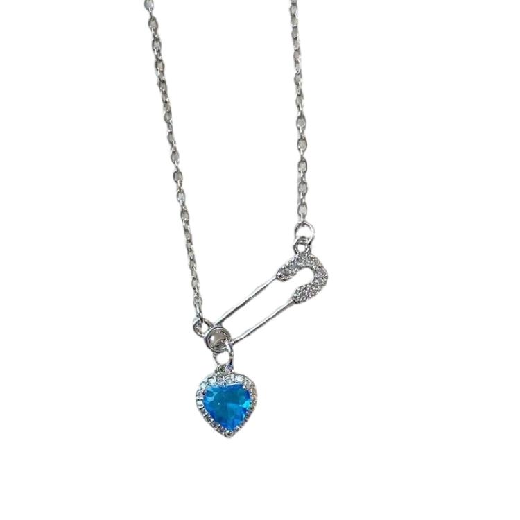 Heart Pendant Necklace Safety Pin Necklace Women Accessory Alloy Texture Chain Jewelry for Casual and Special Occasion