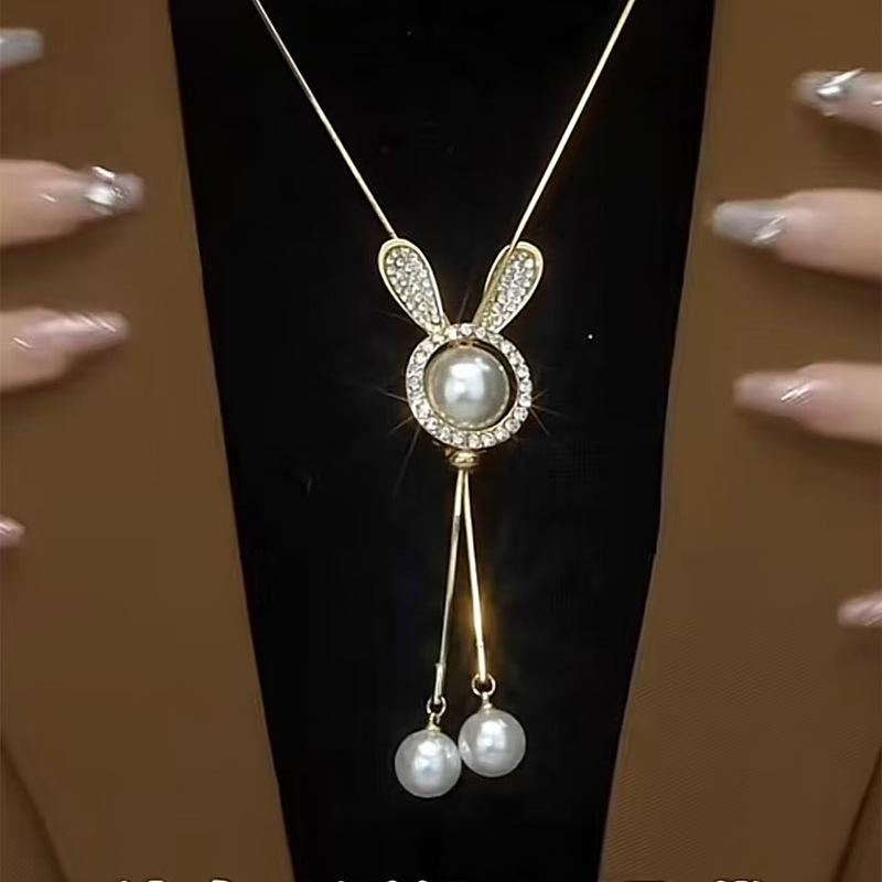 Autumn/Winter Angel Girl Flower Sweater Chain Necklace: Korean Fashion Personality with Peacock Design for Women