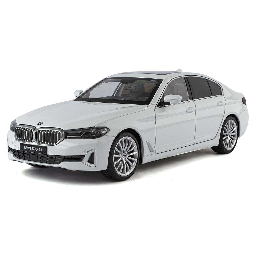 1/24 BMW 530LI Alloy Car Model Sound and Light Pull Back Children's Toy Collectibles Birthday Gift