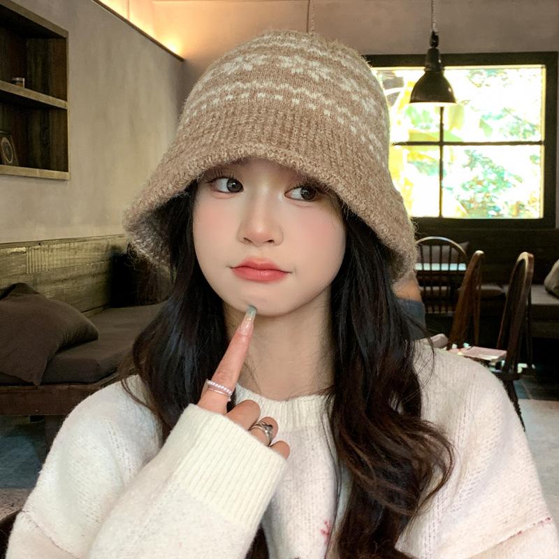 Autumn and winter fashion versatile hat women's wide-brimmed big head circumference jacquard knitted hat shows a small face, warm ear protection wool