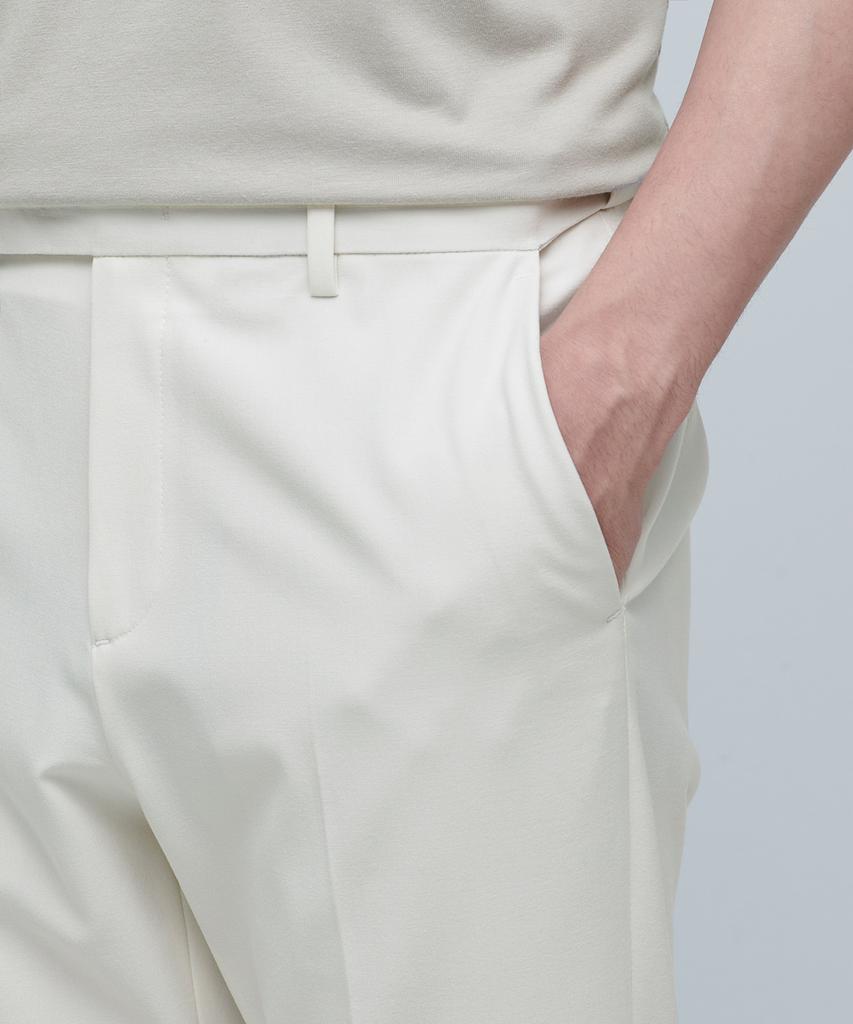 Musinsa Standard Lightweight Relaxed Tapered Hidden Banding Crop Slacks [Cream]