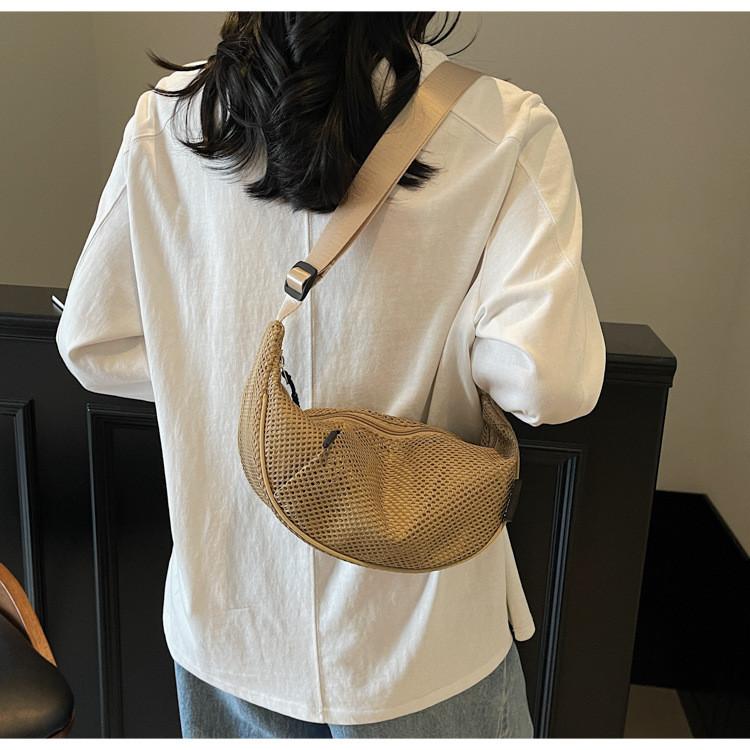 Lightweight Casual Crossbody Bag With Polyester Lining And Zipper Closure For Girls