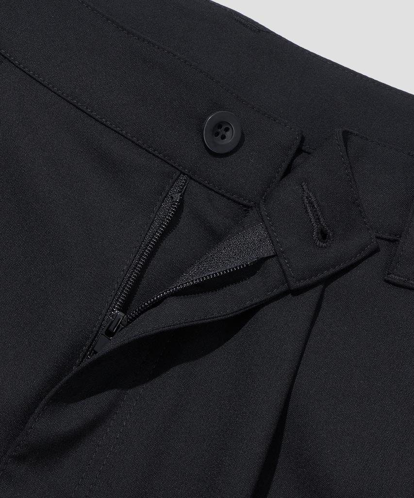 AGOD Double-Pleated Bermuda Slacks [Black]