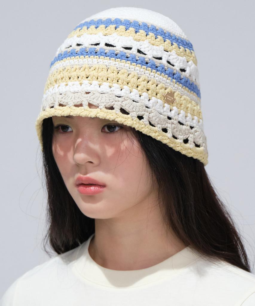 COVERNAT WOMAN Clover Heart Knit Bucket Hat Ivory