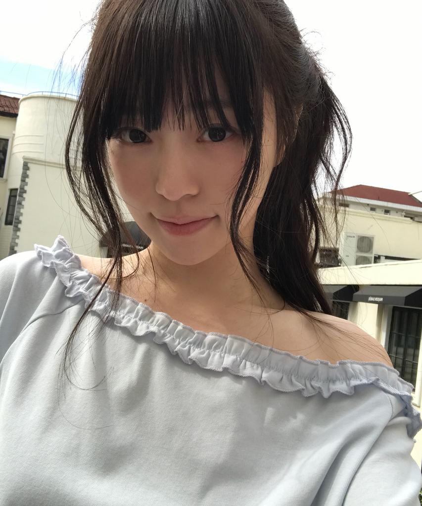 LETTER FROM MOON Sov Frill One-Shoulder Short-Sleeve T-Shirt (Sky Blue)