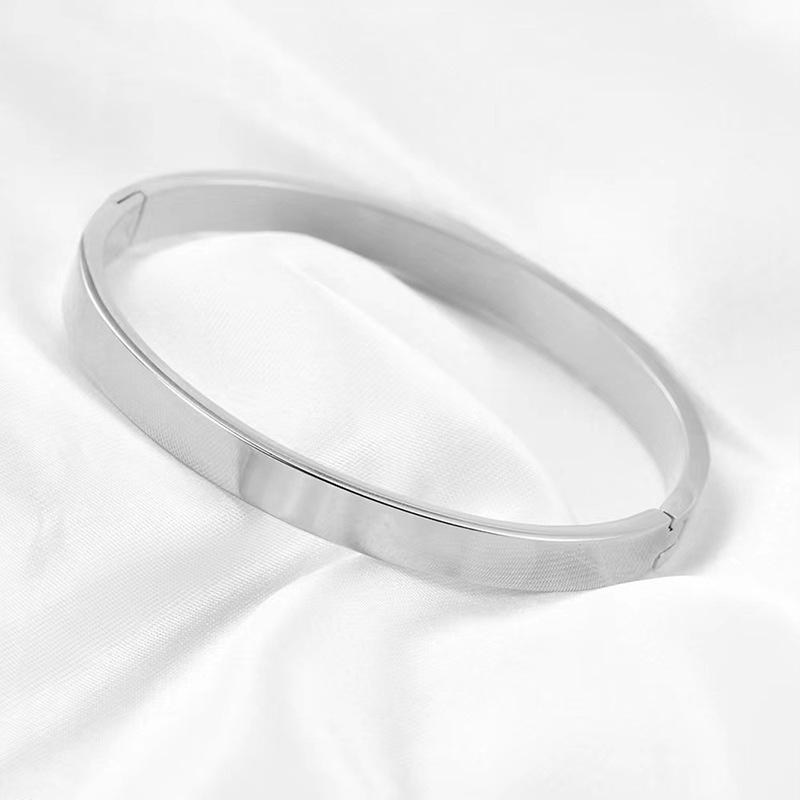 Vielseitiges High-End Poliertes Titanstahlarmband für Damen - Nicht verblassender silberner Armreif