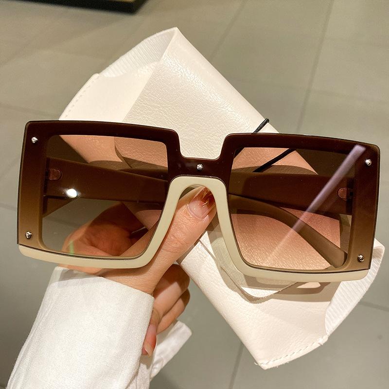 Luxury Designer Oversized Square Sunglasses Women Vintage Punk Rivet Elegant Pink Shades Fashion Sun Glasses