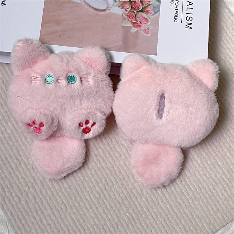 Brosche mit Plüschpuppe und Cartoon-Katze und Anhänger für Studententaschen