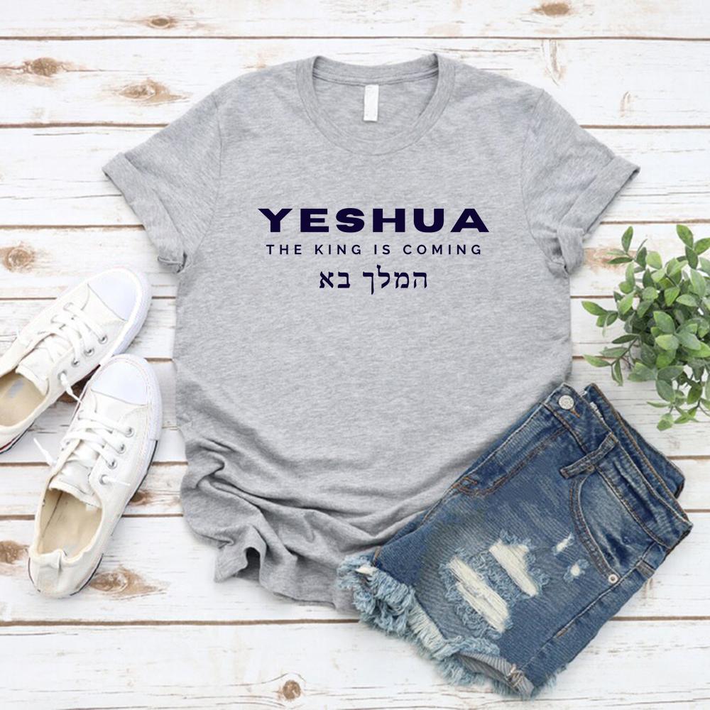 Camiseta El Rey Viene Camisetas Yeshua Regalos Cristianos Hombres Mujeres Camiseta de Manga Corta Tops Versículo Bíblico Ropa de Calle Camiseta de Jesús