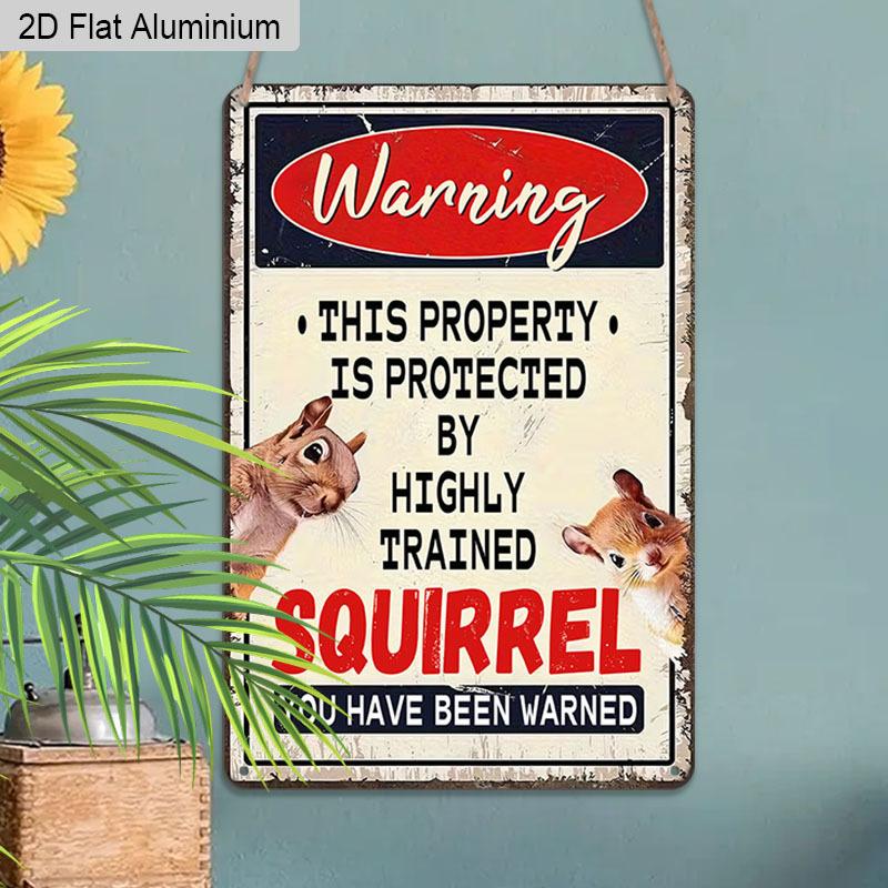 Panneau en aluminium vintage 2D plat 1 pièce « Attention »: Cette Propriété Est Protégée Par un Écureuil Très Entraîné" Humour Animalier Drôle Plaque de Décoration Murale pour la Maison