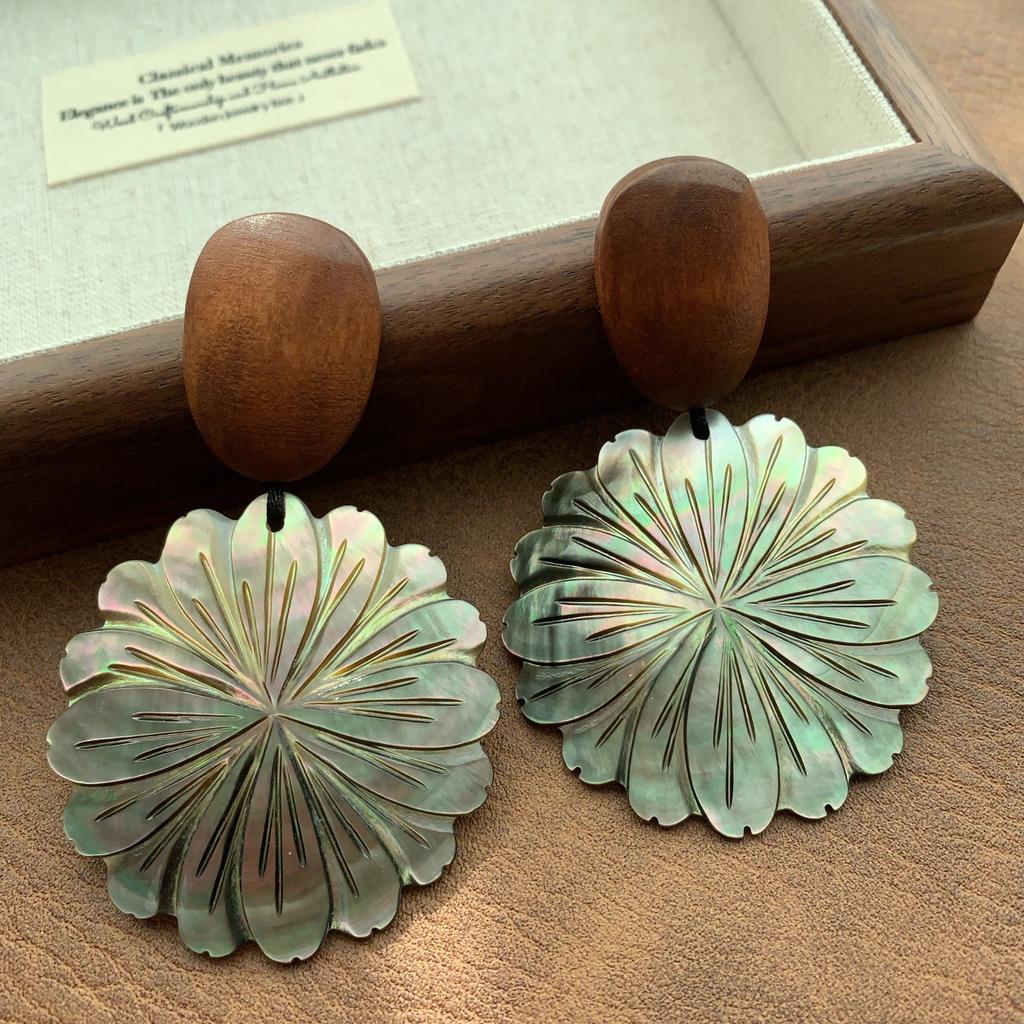 Natural Relaxation Ethnic Style Light Shell Earrings Earrings Light Luxury Retro Fashion High Sense Commuter Personalized Earrings