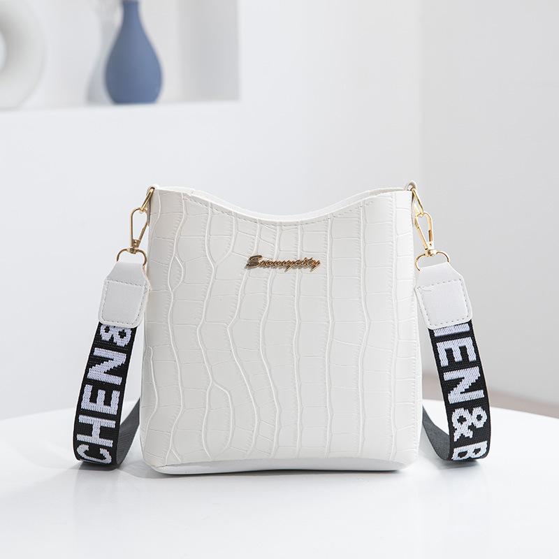 Fashion Shoulder Bag Women's Bag Crocodile Pattern New Messenger Bag Personalized Bucket Bag Simple Small Bag Wholesale