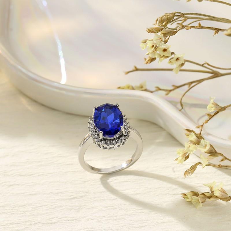 Explosive oval zircon diamond-set super flash ring, high-end jewelry.