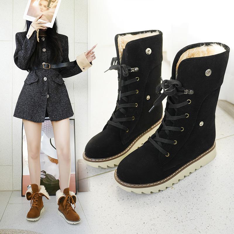 New, lace-up frosted leather medium boots, warm flat-bottomed large-size snow boots.