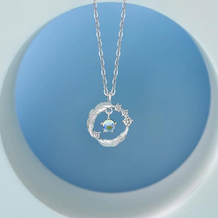 Light Feather Moonstone Pendant Girls Feather Necklace Ins Wind Niche Design Temperament Clavicle Chain