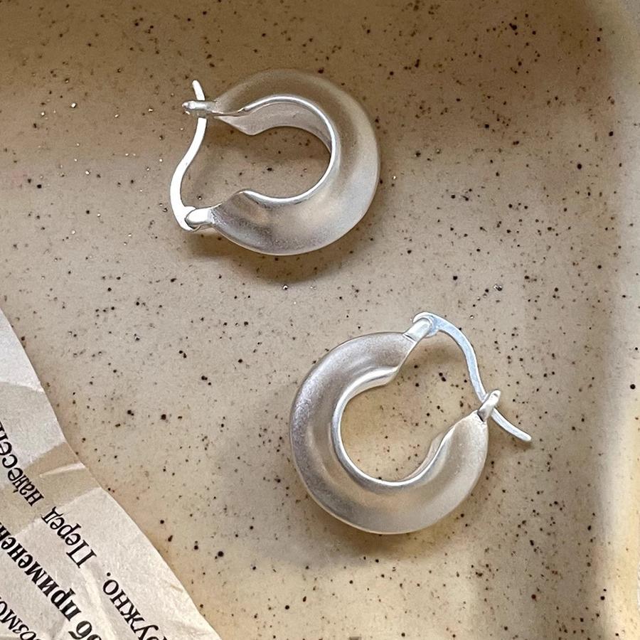 Retro Heavy Industry Frosted Texture Mini Flying Saucer Earrings Niche Hundred with Senior Sense Cold Wind Simple Geometric Earrings Casual Daily
