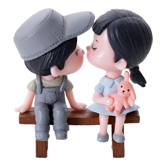 1 Pair Cute Couple Car Dashboard Decoration Cartoon Couple Kiss Figurine Mini Boy Girl Doll Cake Topper for Micro Landscape Car Interior Decor