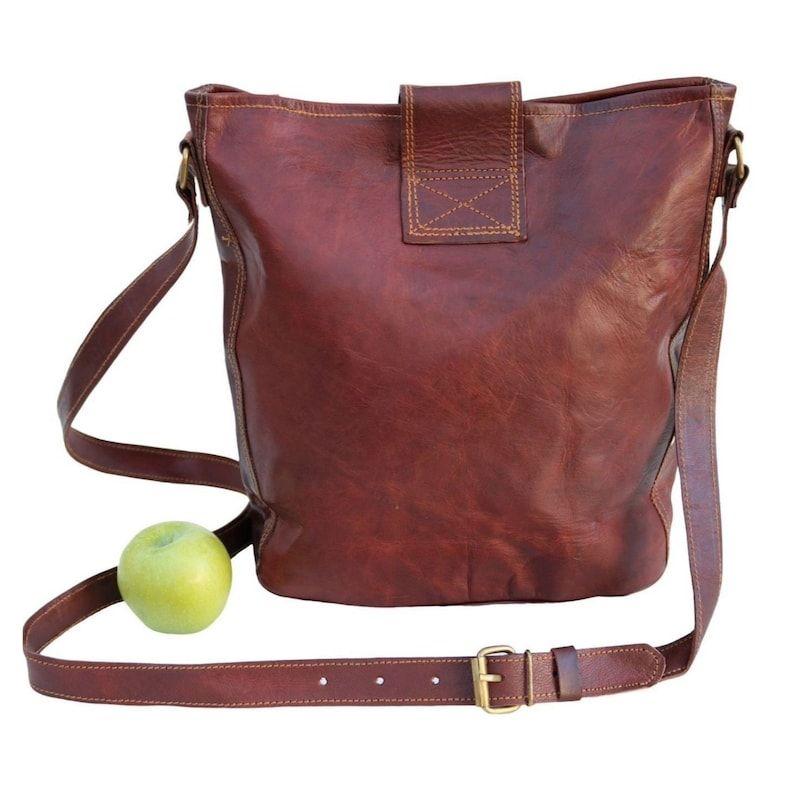 PHOEBE LEATHER SHOULDER Bag, Large Size