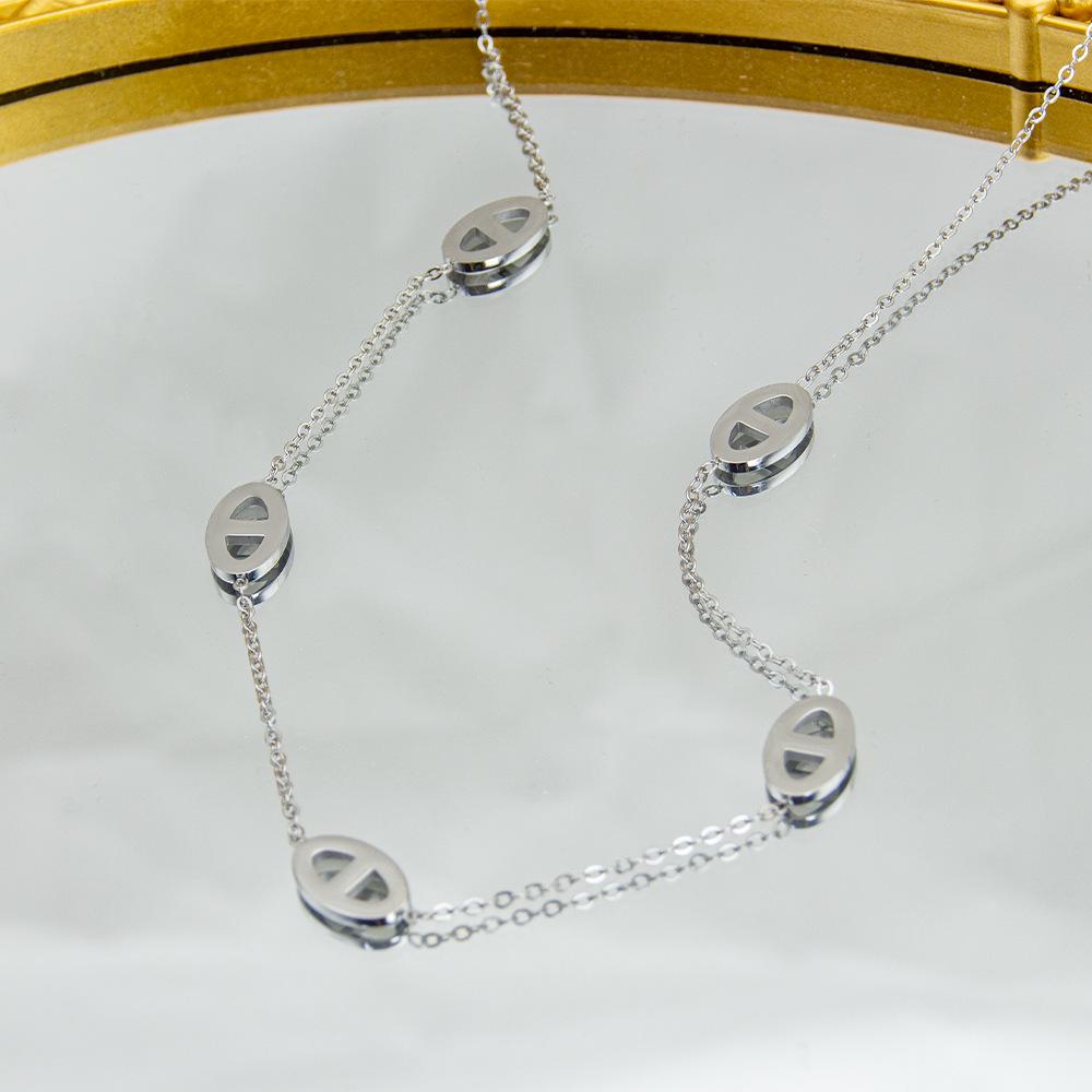 Stylish European and American Titanium Steel Pig Nose Bracelet: Simple, Versatile, and High-End