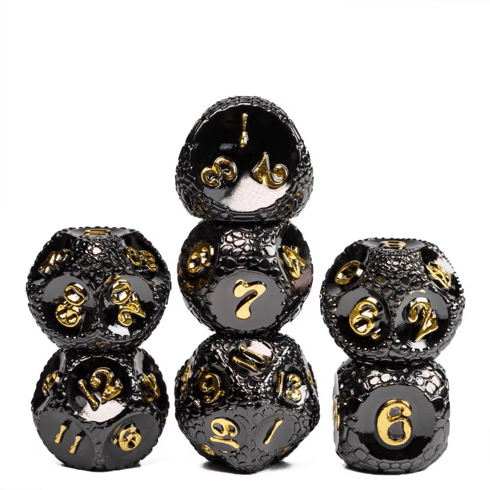 Cusdie Kovové Pevné DND Kostky Textura Kamínků 7ks D4-D20 Polyhedrická Sada Kostek pro Hru na Hraní Rolí Pathfinder Stolní Hry TRPG