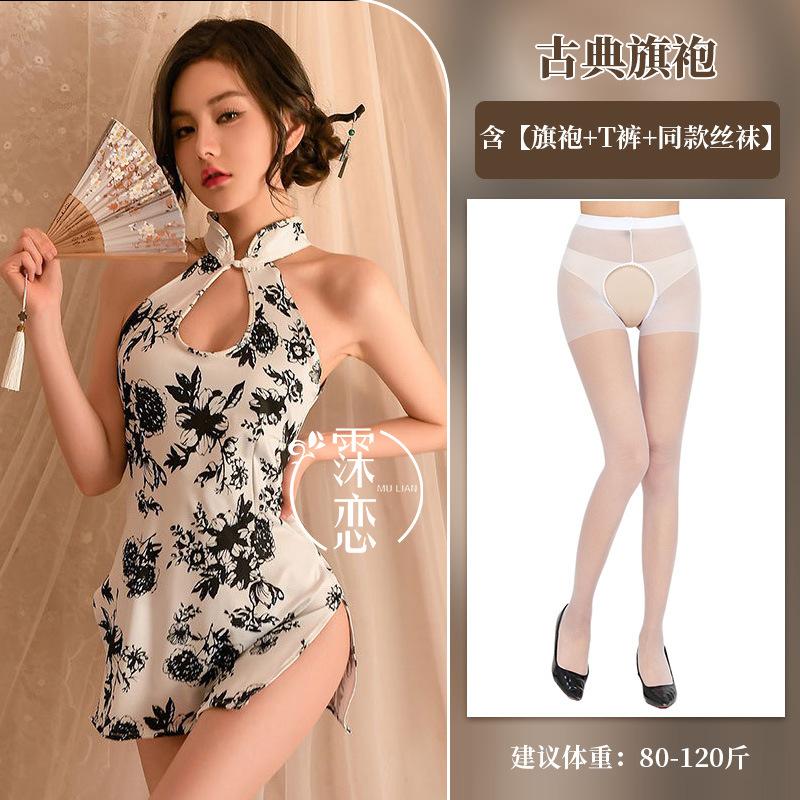 Sexy čcheng-pao svádí kouzlem tušové malby, čcheng-pao s vysokým rozparkem sex uniforma, odhalená hruď, čistá touha sex žena