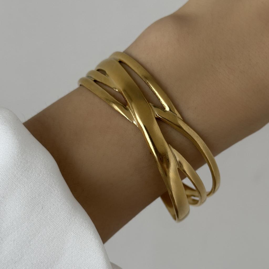 Trendy Punk Gold Plated Stainless Steel Wide Flower Cuff Bangle for Women Luxury Irregular Geometric Bracelet Jewelry Party Gift