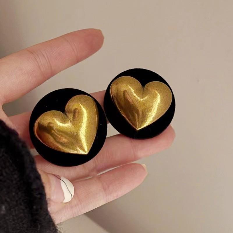 Retro black Xiaoxiangfeng stud earrings women's fashion elegance temperament high-end earrings bow love versatile earrings