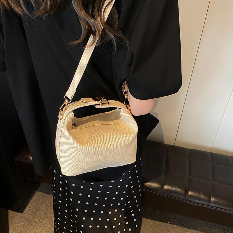 Trendige Sommer 2024 Stilvolle Pu-Quadrat-Handtasche In Mehreren Farben Street Fashion