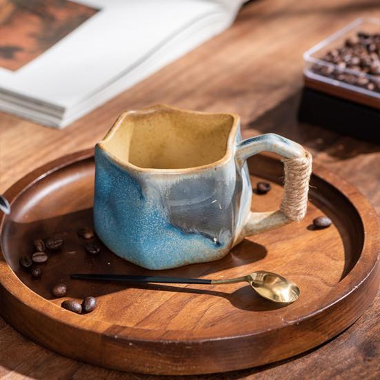 Handgjord Keramisk Mugg 320ml Vintage Te Kaffekopp med Rottinghandtag Kreativ Spiraldesign Gradientglasyr Drickvaror Heminredning Gåvor