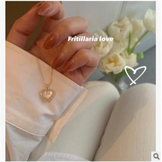 C200 Heart Necklace for Women 2022 New Clavicle Chain Light Luxury Niche Design Neck Chain Ins Simple Chain Necklace