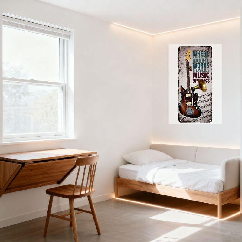 Plaque murale vintage en métal représentant une guitare électrique et un micro - « WHERE WORDS FALL MUSIC SPEAKS » (Les mots tombent, la musique parle) - Décoration murale rétro avec notes de musique pour un bar, une salle de jeux ou un garage.