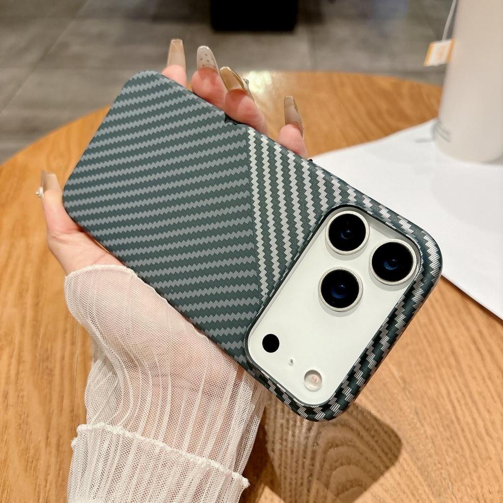 High Quality Carbon Fiber Kevlar Hard Magnetic Phone Case for IPhone 18 Pro Max17 Air 16 15 14 Plus 13 12 11 Pro Max Wireless Charge Cover