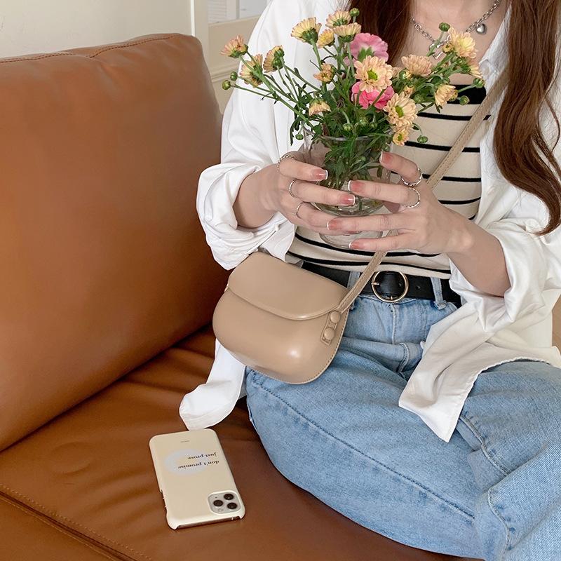 New Design Summer Korean Classic Ins Red Saddle Bag Crossbody Small Size Bag Women Versatile Simple Mobile Phone Bag