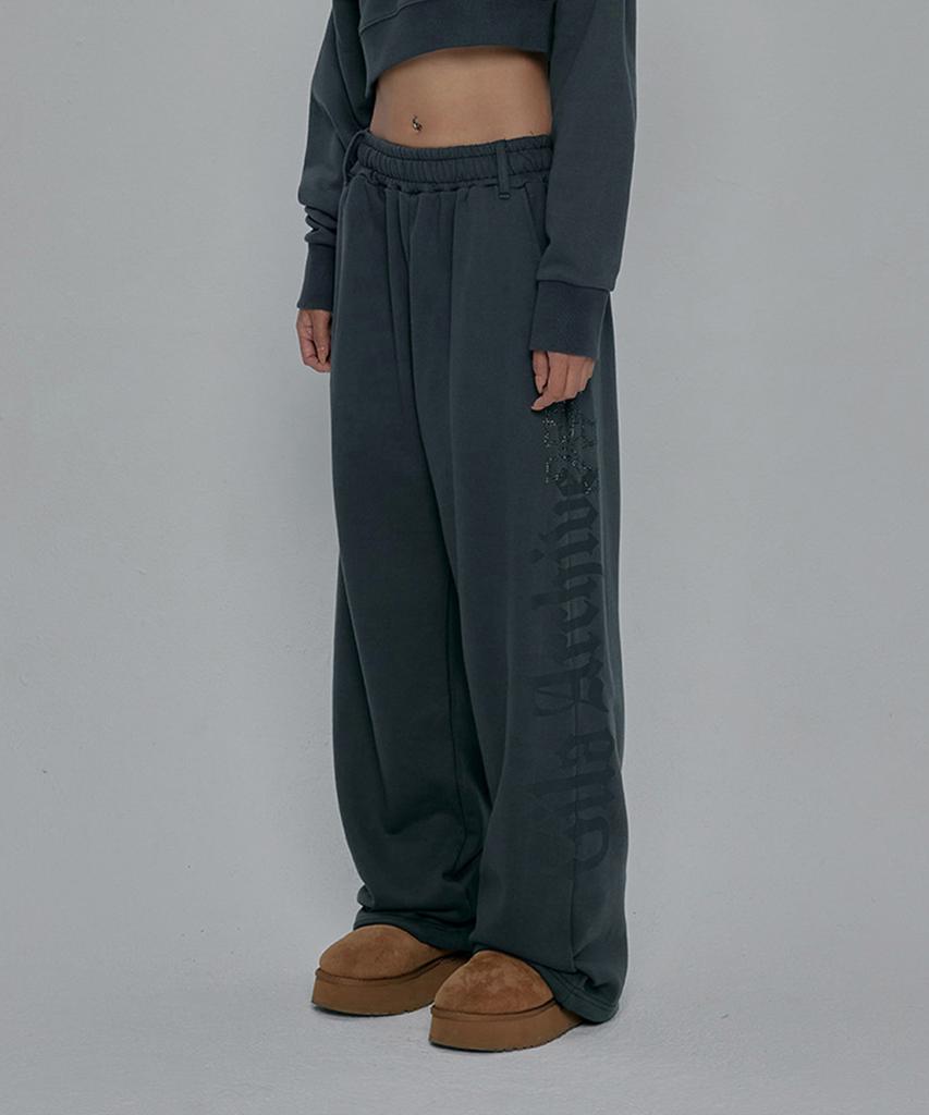 Gillaakaibeu Side Cross Logo Sweatpants_Charcoal