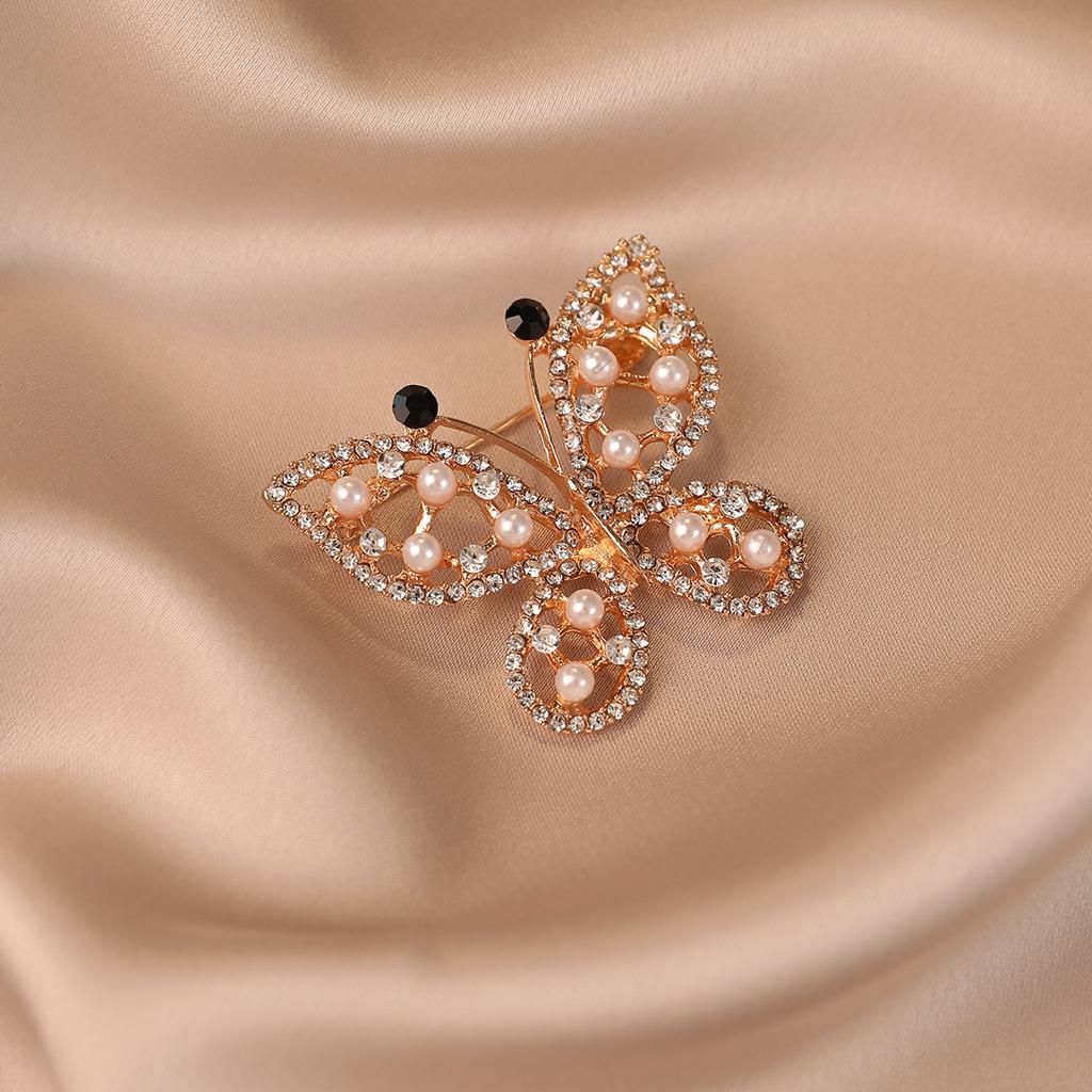 Elegant Butterfly Brooch Pin Classic Design Metal Alloy Craftsmanship Suitable for Accessories Decoration and Collectibles