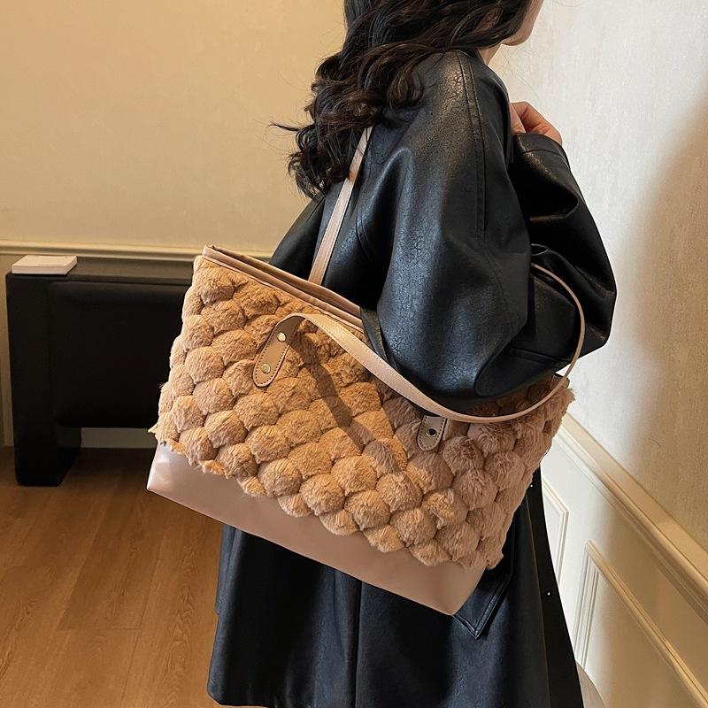 Winter Unifarbene Patchwork Plüsch Umhängetaschen für Damen Vielseitige Damen Pelzige Beuteltasche Große Kapazität Damen Handtaschen Tote