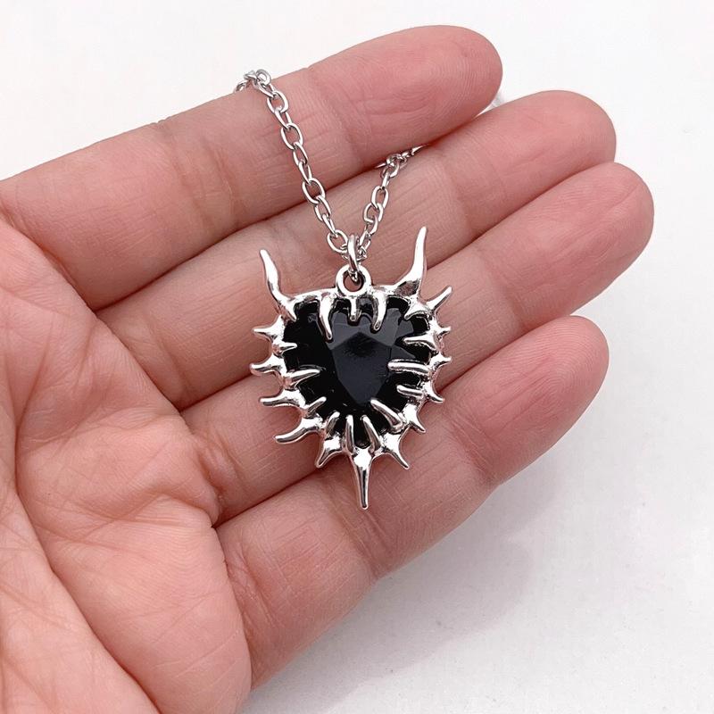 Gothic Heart Thorns Pendant Necklace For Women Men Hip-Hop Personality Trendy Charm Grunge Punk Jewelry Y2K Accessories
