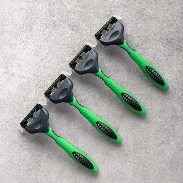 Schick Extreme 3-Blade Razor (4 Packs)