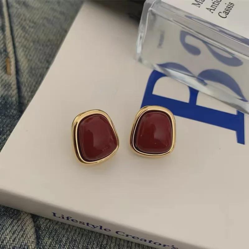 2023 High-End French Retro Geometric Square Earrings for Women