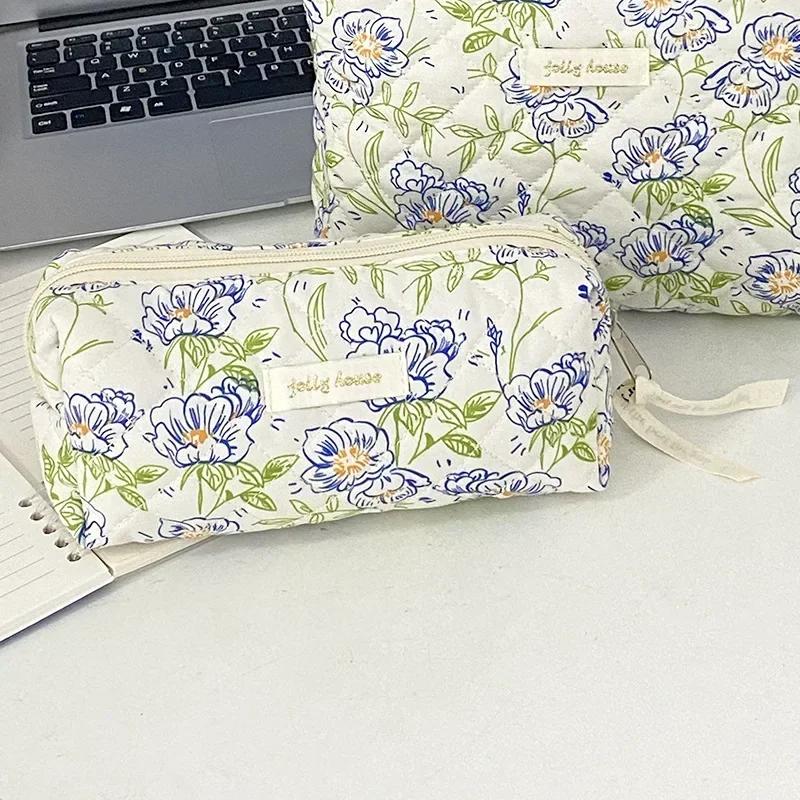 Women Brush Makeup Storage Bag Case Chic Floral Strawberry Cute Student Girl Aesthetic Vintage Flower Strawberry Pencil Bags