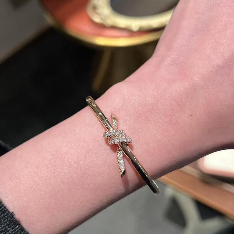 Knot Bracelet Women's Premium Light Luxury Diamond Plated 18K Gold Kink Bracelet Jewelry Hand Jewelry