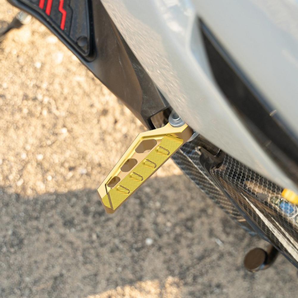 2Pcs Motorcycle Rear Footrests Foot Pegs Rear Aluminum Pedals For NMAX155/XMAX300/NVX155/AERO R1/R3/MTO3 Accessories