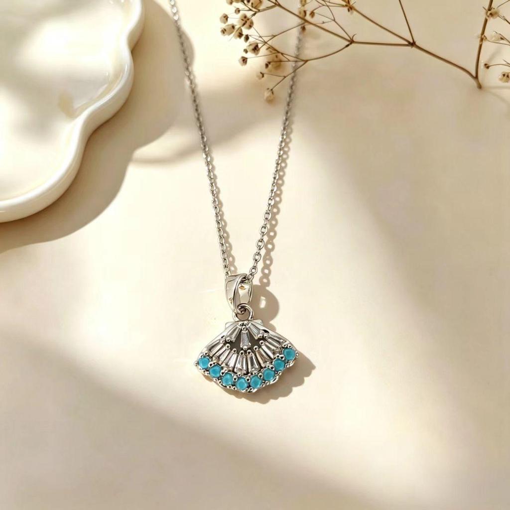Elegant Cat Pendant Necklace: Fresh Design with Micro-Set Zircons for Women - Light Luxury & High-End Feel; Perfect Clavicle Chain Accessory.