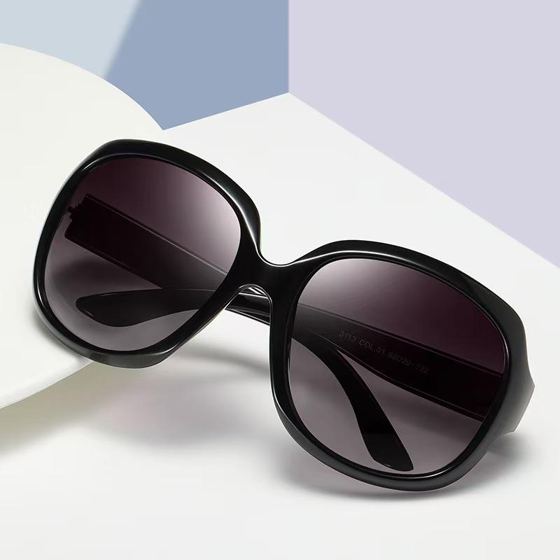 New Fashion Sunglasses Women UV400 Large Frame Round Shape Gradient Lens Street Style Photo Glasses Trendy