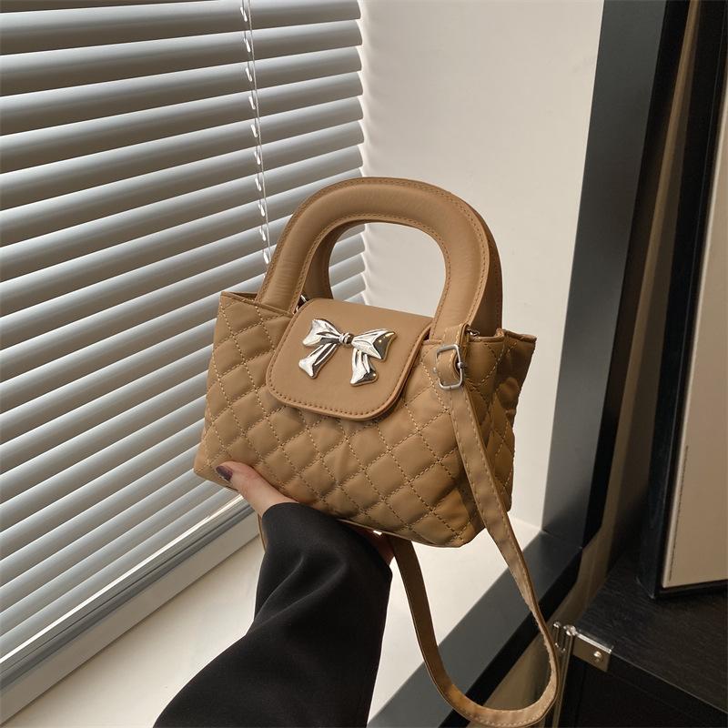 Popular Fashionable Niche Shoulder Bag for Women Commuting Small Square Bag Spring and Summer New Versatile Crossbody Bag