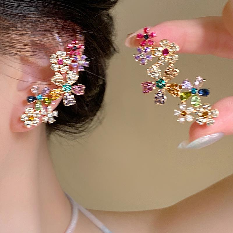 Stainless Steel Diamond Flower Earring and Necklace Set - Fresh, Sweet, and Luxurious.