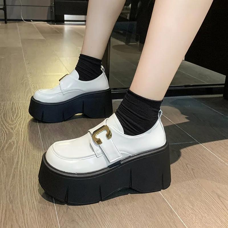Fashion New Autumn Women Patent Leather Chunky Sneakers Breathable Chain 7CM High Heels British Style Platform Casual Shoes Woman 10cm