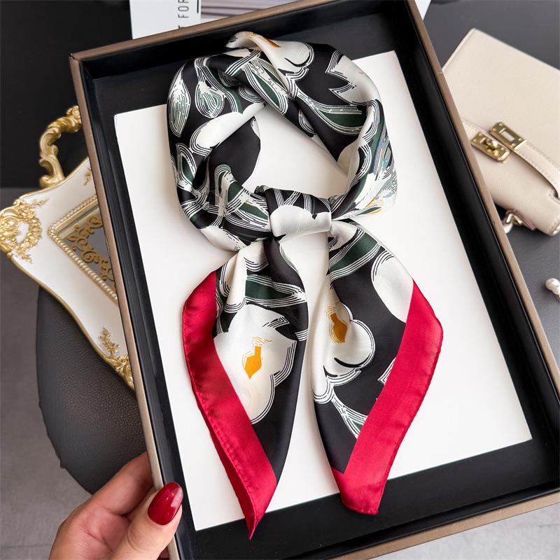 Korean version of flower fashion printing silk scarf square scarf high-end shawl sunscreen neck small square scarf headscarf women's scarf