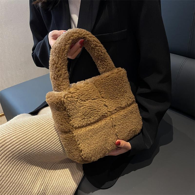 2024 Winter Women's Handbag Faux Fur Women's Shoulder Bag Warm Plush Handbags For Women Fashion Furry Women Clutch Bag