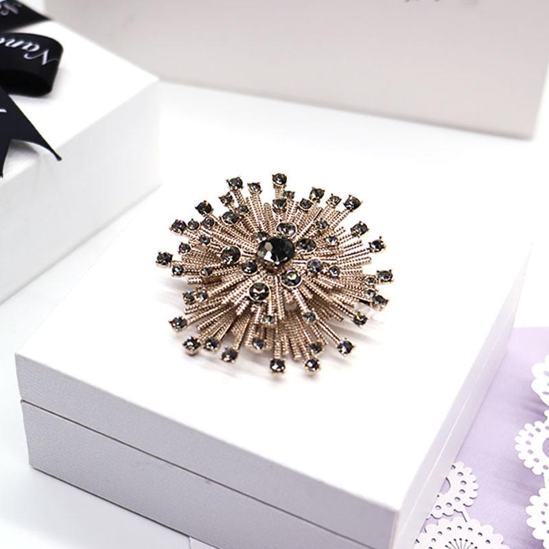 Sunflower High-end Women's Luxury Versatile Decoration Simple and Fashionable Brooch